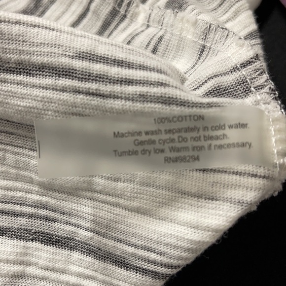 Onque Casual Medium Black & White Striped Hoodie Shirt - Picture 9 of 9